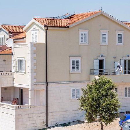 Apartments And Rooms With Parking Space Rogoznica - 10339 المظهر الخارجي الصورة