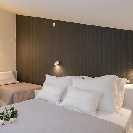 Apartments And Rooms With Parking Space Rogoznica - 10339 الغرفة الصورة