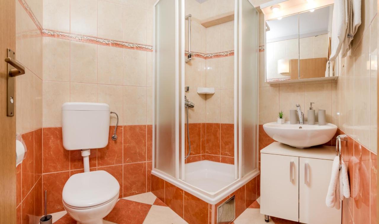 Apartments And Rooms With Parking Space Rogoznica - 10339 المظهر الخارجي الصورة