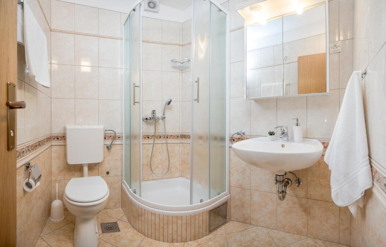 Apartments And Rooms With Parking Space Rogoznica - 10339 المظهر الخارجي الصورة