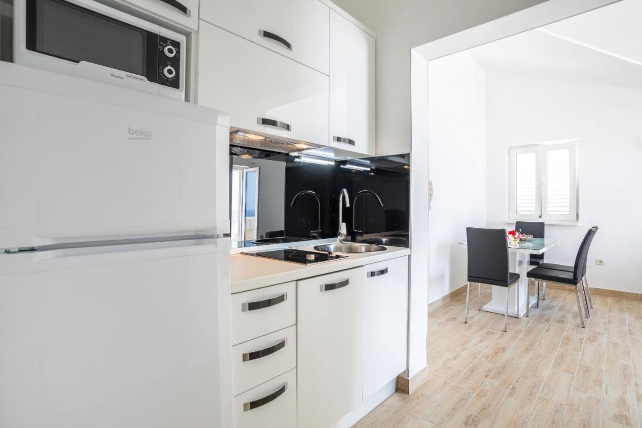 Apartments And Rooms With Parking Space Rogoznica - 10339 المظهر الخارجي الصورة