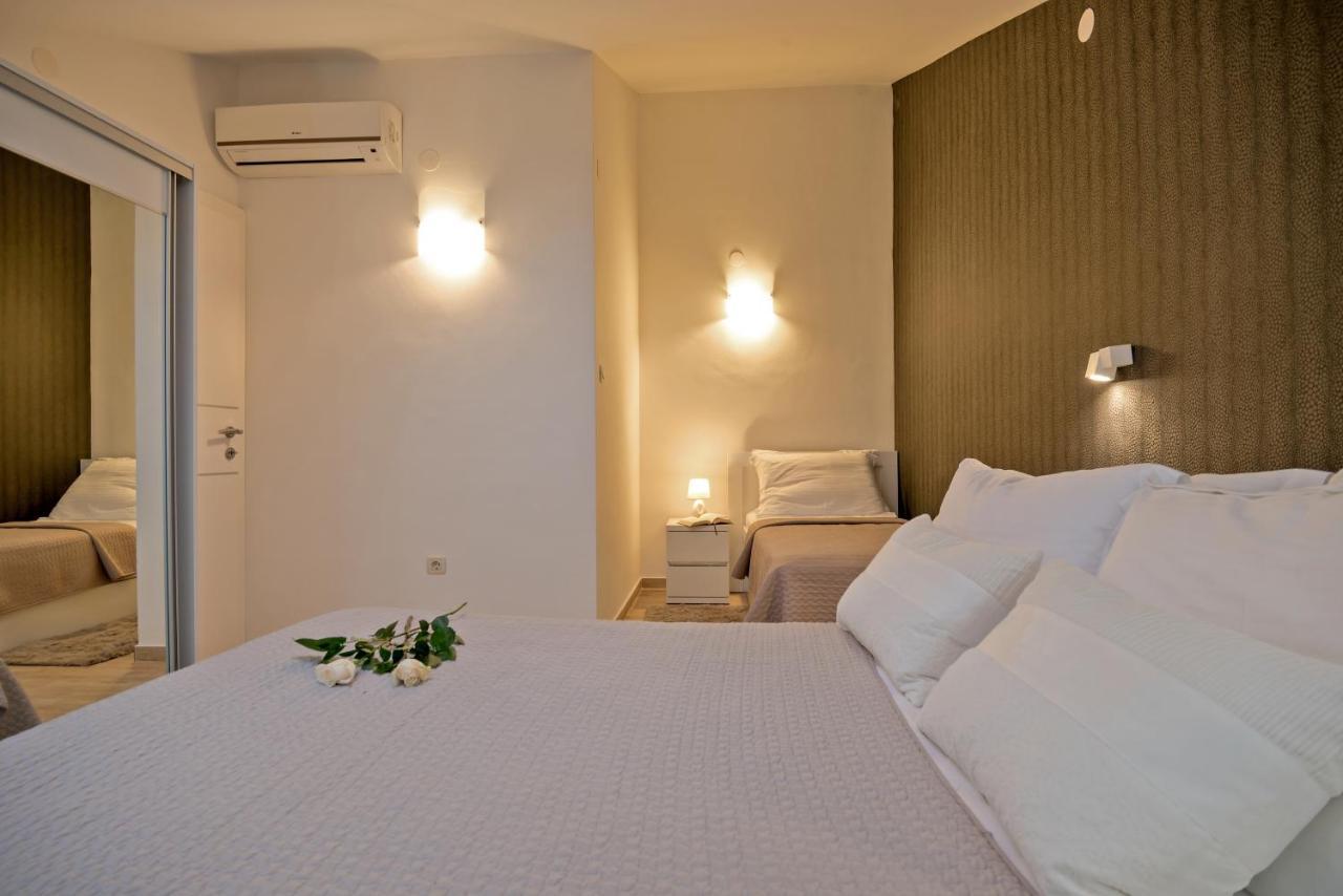 Apartments And Rooms With Parking Space Rogoznica - 10339 المظهر الخارجي الصورة