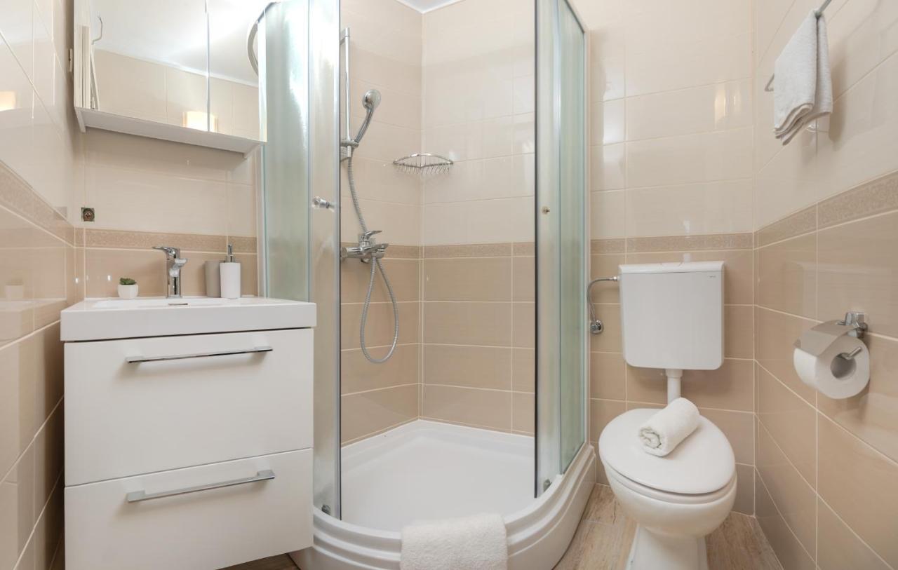Apartments And Rooms With Parking Space Rogoznica - 10339 المظهر الخارجي الصورة
