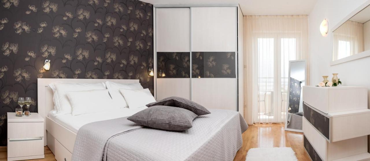 Apartments And Rooms With Parking Space Rogoznica - 10339 المظهر الخارجي الصورة