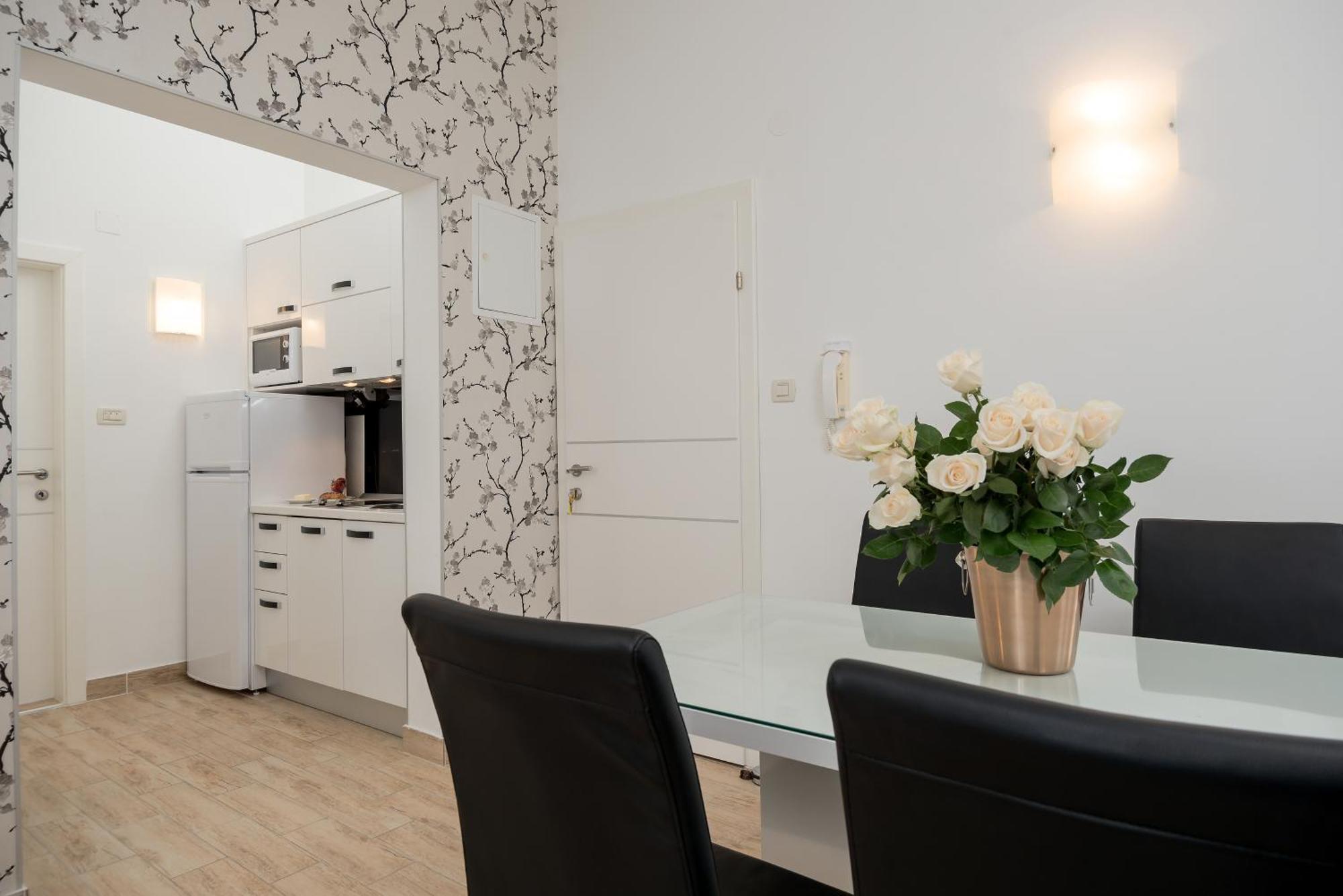 Apartments And Rooms With Parking Space Rogoznica - 10339 الغرفة الصورة