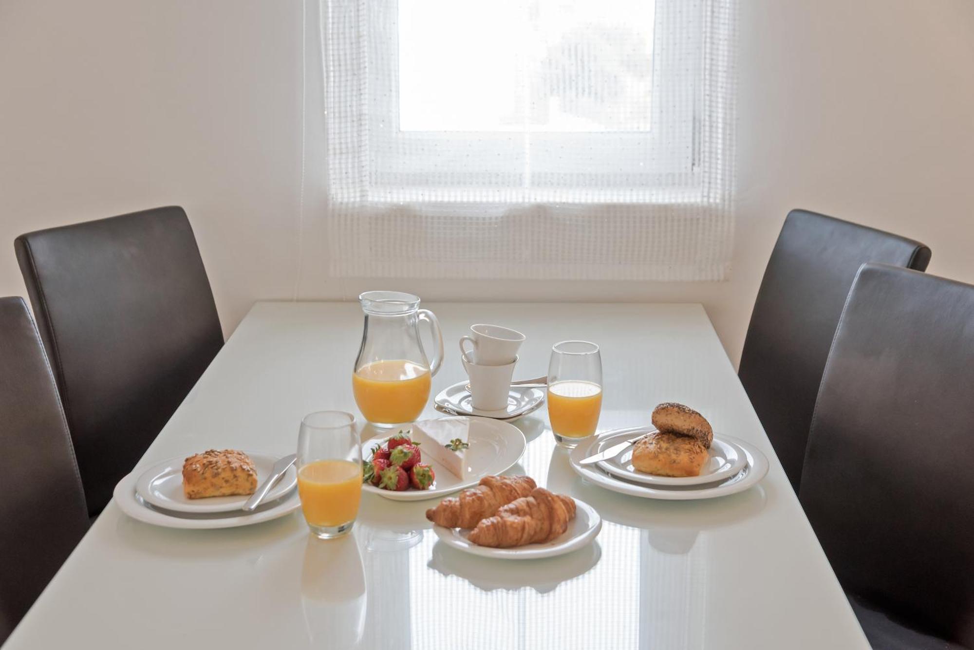 Apartments And Rooms With Parking Space Rogoznica - 10339 الغرفة الصورة