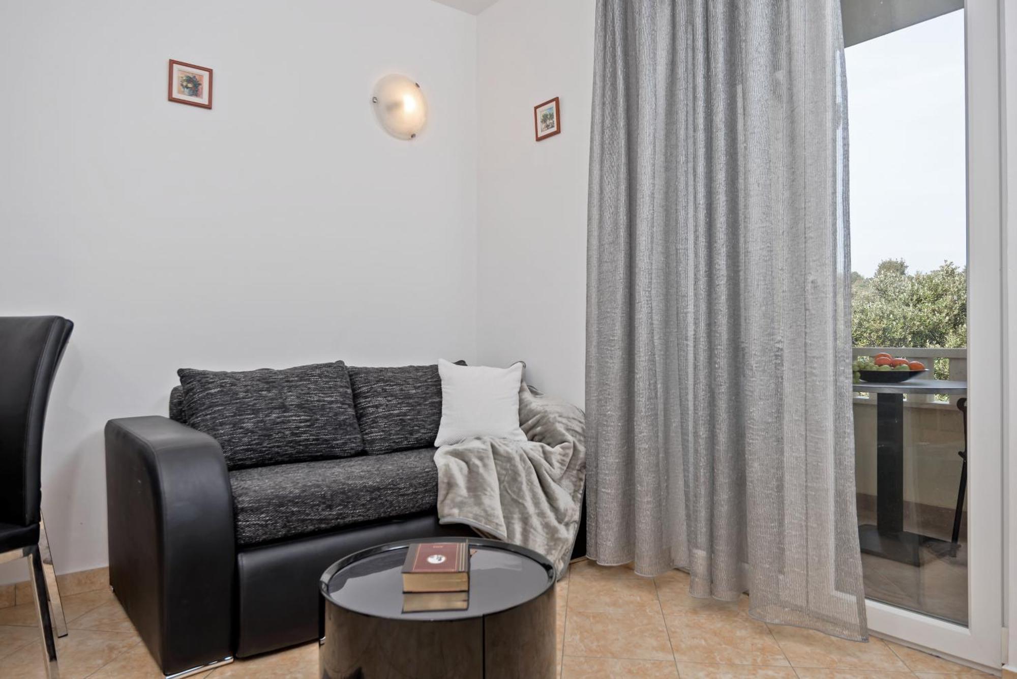 Apartments And Rooms With Parking Space Rogoznica - 10339 الغرفة الصورة