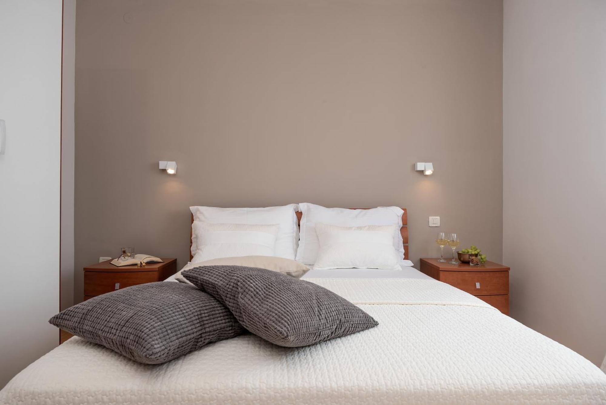 Apartments And Rooms With Parking Space Rogoznica - 10339 الغرفة الصورة