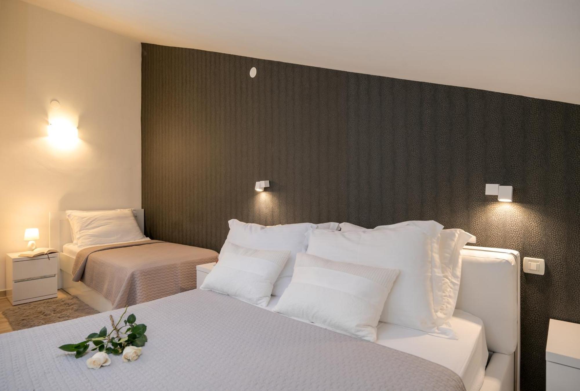 Apartments And Rooms With Parking Space Rogoznica - 10339 الغرفة الصورة