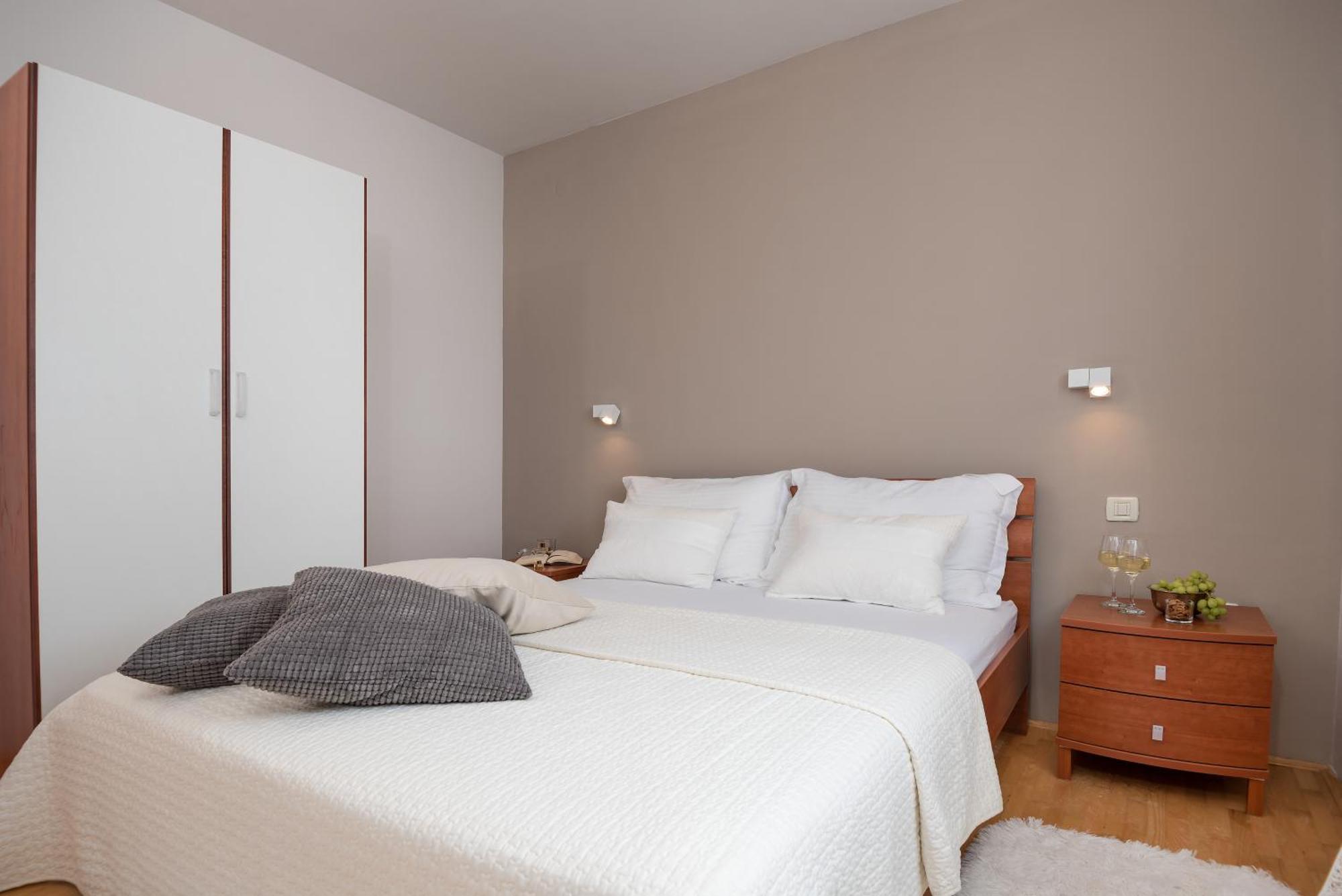 Apartments And Rooms With Parking Space Rogoznica - 10339 الغرفة الصورة